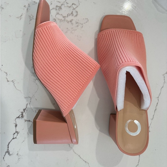 Journee Collection Peach Ribbed Block Heel Mule - Picture 3 of 3
